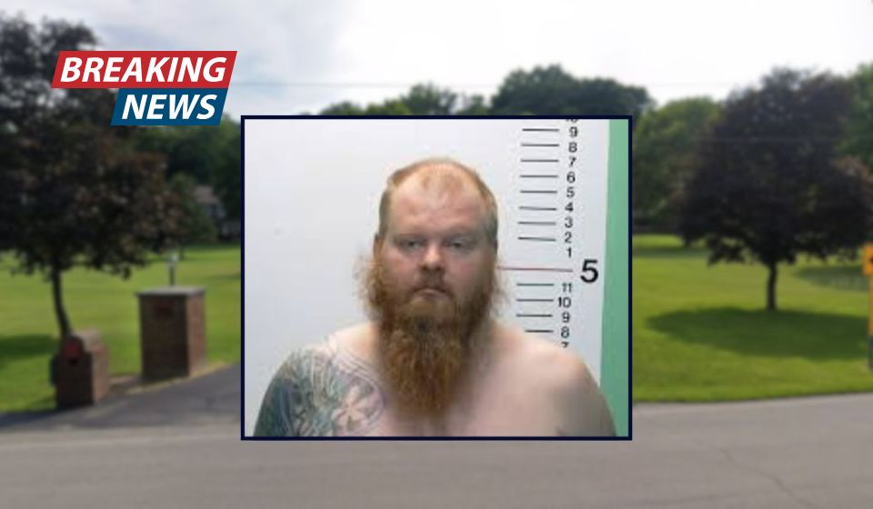 Man tells cop 'this is your unlucky day' before plunging butcher knife into his back